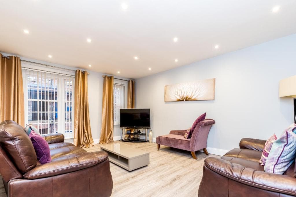 City Apartments - Buckingham Court Image 2