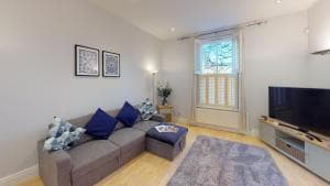 The Stylish Townhouse On The Stray Image 2