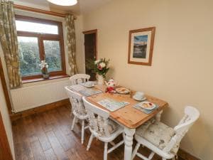 Eskside Cottage Image 2