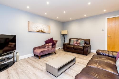 City Apartments - Buckingham Court Image 1