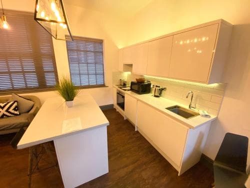 Studio at The Coach House Apartments Image 3