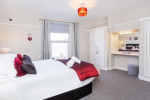 Courtyard Apartment Image 1