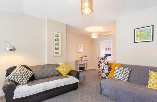 Courtyard Apartment Image 2