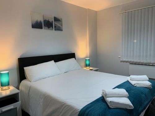 Lark - Sleeps 6, secure parking! Perfect for city centre working or leisure in Trendy Kelham Island, Image 3