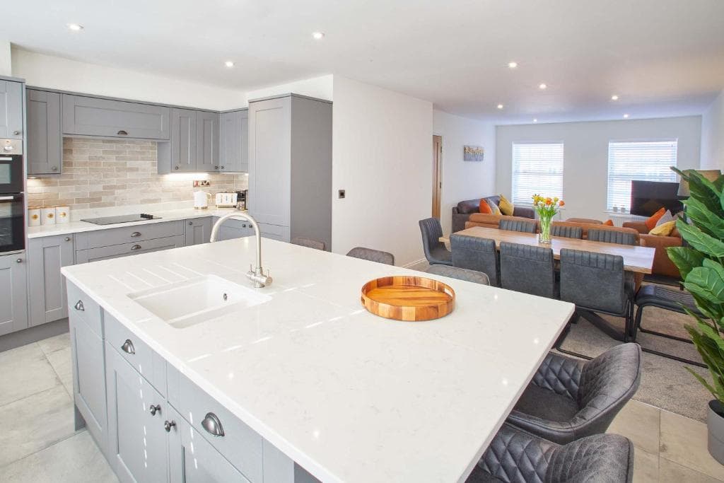 Host & Stay - The Birds Nest Apartment Image 9