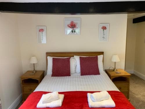 Fox and hounds starbotton Image 2