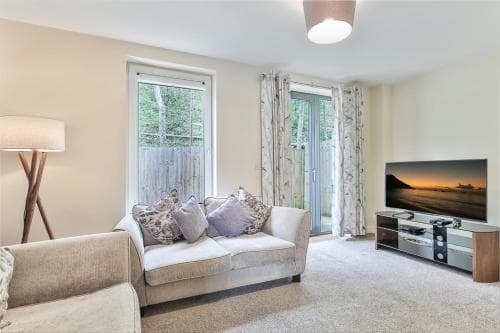 Exclusive - Stunning City Centre House! Parking Image 3