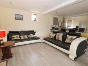 Mulberry Manor Image 4