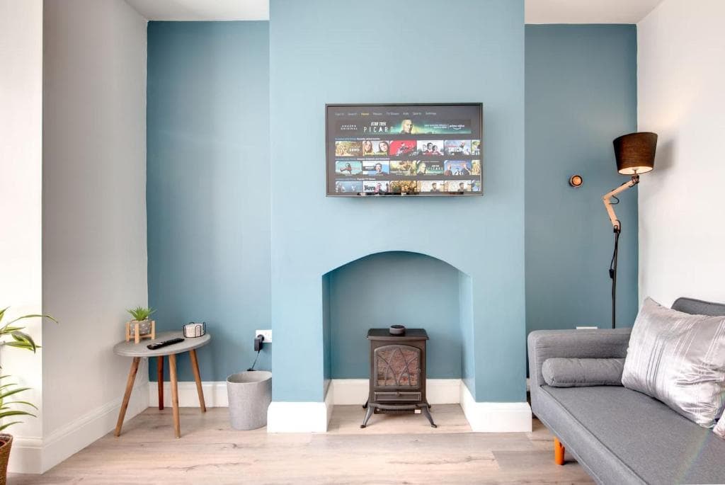 Cosy home from home -FreeParking-Close amenities Image 1