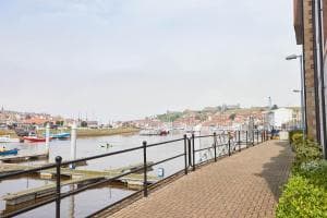 Host & Stay - Rooftops Apartment Image 11