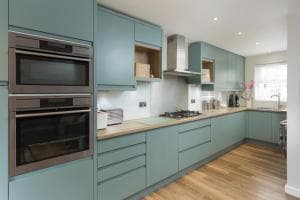 12 Pear Tree House Image 2