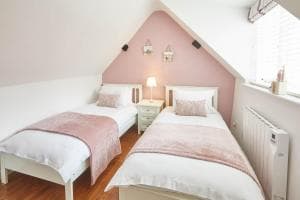 Host & Stay - Dolphin Cottage 1736 Image 2