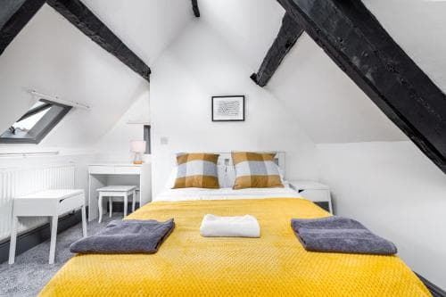 Whitby Central, 2mins Walk from Beach, Pet Friendly Image 2