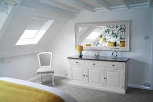 White Linen Whitby, Room Only Image 2