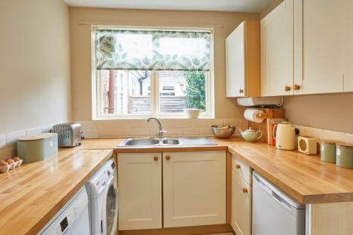 Host & Stay - Rosebank Cottage Image 3