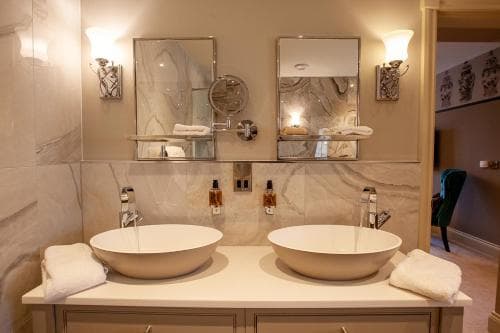 The Fox and Hounds Country Inn Image 3