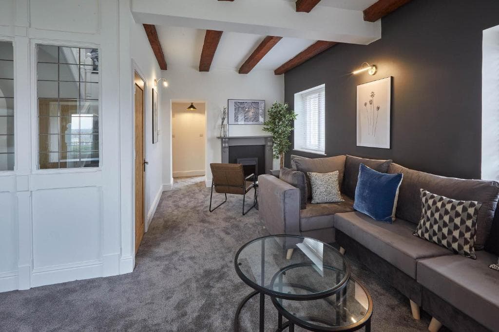 Host & Stay - The Coach House Image 5