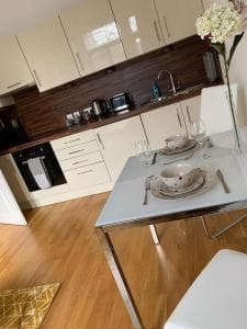 7 Bank Chambers Image 3