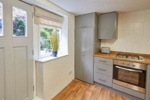 Host & Stay - Central Retreat House Image 1