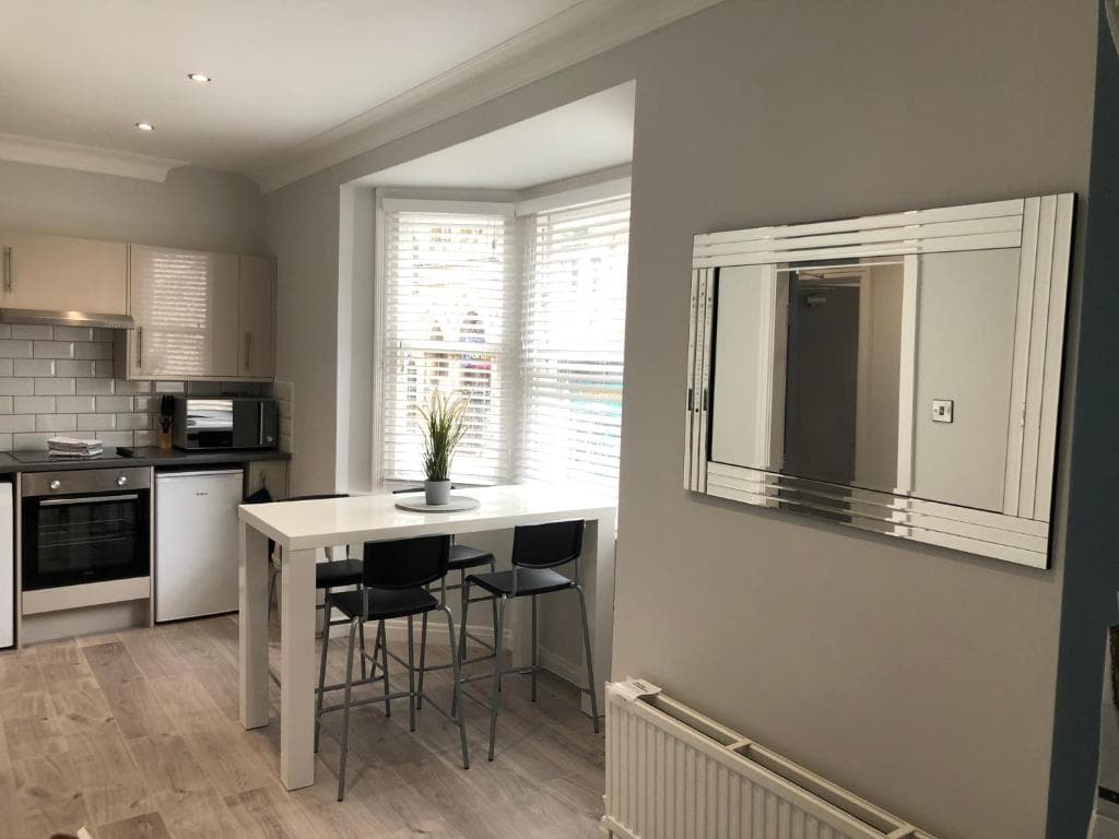 Castle-view apartments, flat two Image 3