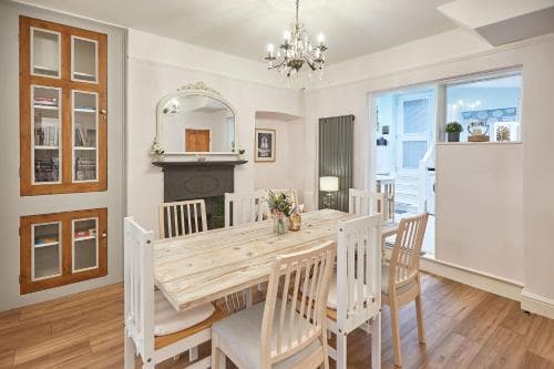 Host & Stay - The Gray Haven Image 3