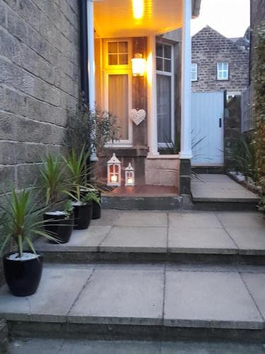 Ashwood House Image 1