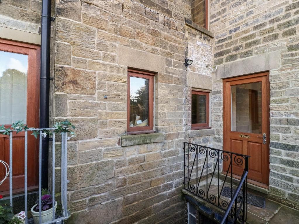 3 Chews Cottage Image 2