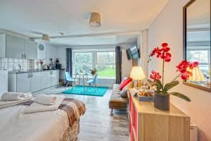 Grey Stone Studio Apartments Image 2