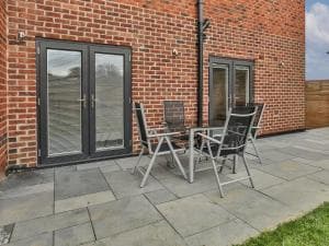 Renovated Whole House sleeps 4-5, WiFi, Parking near Sheffield Parkway Image 2