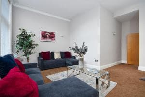 Large Apartment On Royal Parade - Sleeps 10 Image 2