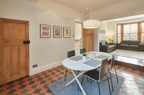 Host & Stay - Number 1 Gill Street Image 3