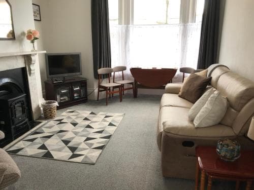 Parade Holiday Flats Image 3