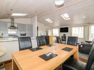 Oakwood Lodge Image 2