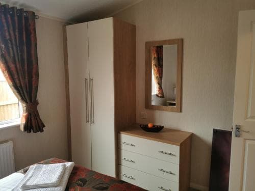 Captivatingly Stunning 2-Bed Cabin in Bridlington Image 1
