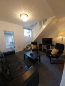 Finsbury House 3 bedrooms Workstays UK Image 3