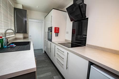 Roscoe House 4 Double Rooms Workstays UK Image 3