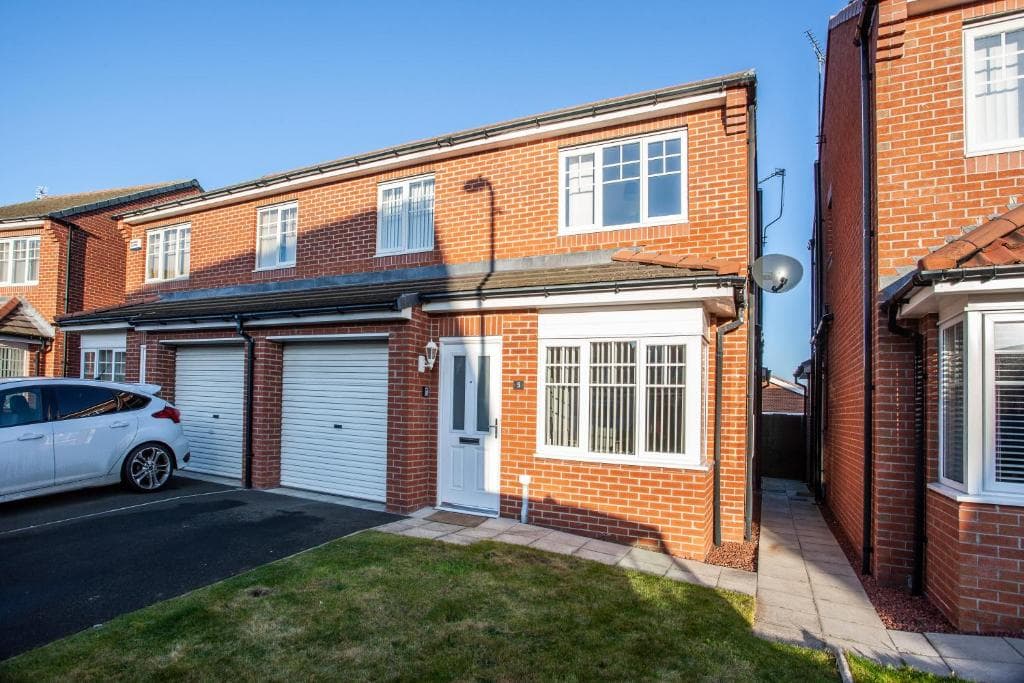 Wilton Lodge - Short Term Furnished Rental Redcar Image 1