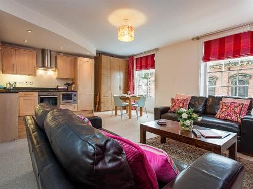 Priory House Apartments (no parties allowed) Image 2