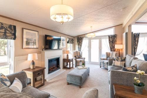 Sutton Lodge with Hot Tub Image 2