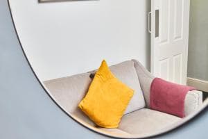 Stunning Doncaster House - Sleeps 8 w/Parking Image 2