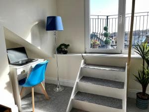 Scarborough-Penthouse, with private balcony, lift and parking Image 2