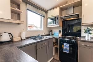 Meadows Lodge with Hot Tub Image 2