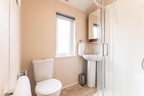 Heathery Lodge with Hot Tub Image 3