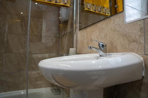 Castle-view apartments, flat two Image 6