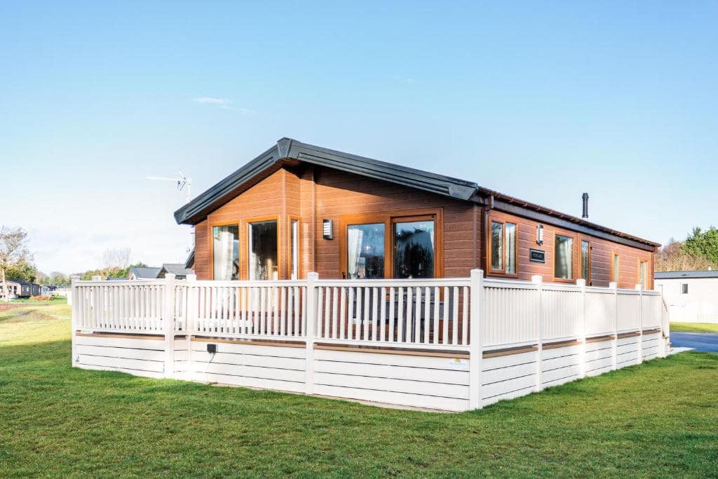 Lavender Lodge with Hot Tub Image 1