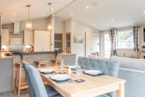 Lavender Lodge with Hot Tub Image 2