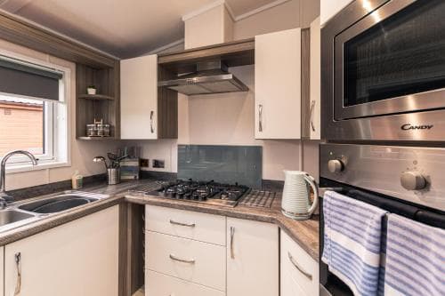 Lakeside View Lodge with Hot Tub Image 2