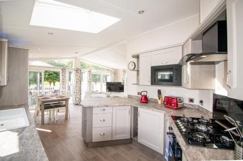 The Crucible lodge with Hot Tub Image 3