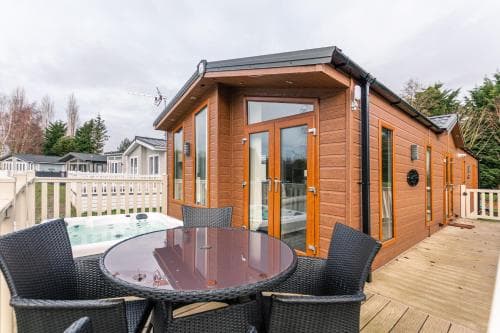 Juniper Lodge with Hot Tub Image 3