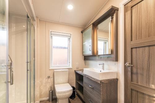 Woodland Jewel Lodge with Hot Tub Image 3